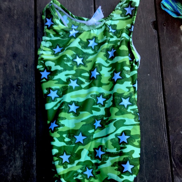 Child’s Motion Sports Leotard - Picture 2 of 6